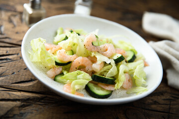 Wall Mural - Leaf salad with cucumber and shrimps