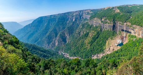 Wall Mural - valley of the nohkalikai waterfalls, cherrapunji, meghalaya, india