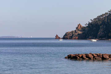 Poster - Red rocks of Plage de Theoule with Ile St. Honorat, Côte d'Azur, France