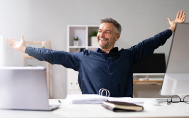 Aufkleber - Advisor Man Relaxing In Office Chair