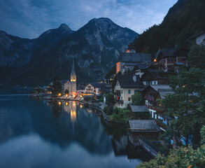 Wall Mural - Scenic view on Hallstatt, Austria in blue hour