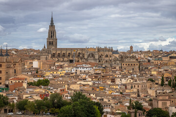 Wall Mural - Beautiful Panoramic of the city of Toledo from a viewpoint across the river on a Summer afternoon