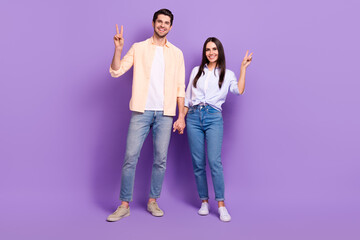 Aufkleber - Full body portrait of two cheerful partners hold arms demonstrate v-sign isolated on purple color background