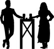 Silhouette: Mann und Frau stehen gut gekleidet am Tisch und trinken ein Getränk - Date, Kennenlernen, Gespräch