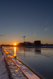 Fototapeta Kosmos - Sonnenaufgang am Münsteraner Hafen im Winter