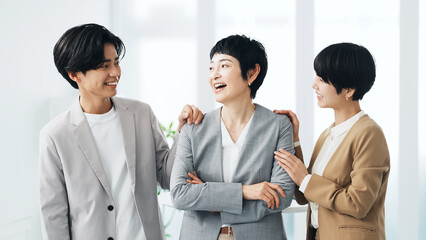 Leinwandbilder - ミドル女性を応援する会社員グループ