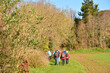 © aquaphoto - Randonneurs séniors dans le Trégor en Bretagne