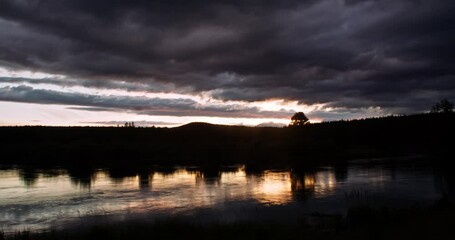 Canvas Print - Time-lapse shot of a seascape under the dark clouds in Sunriver, Oregon