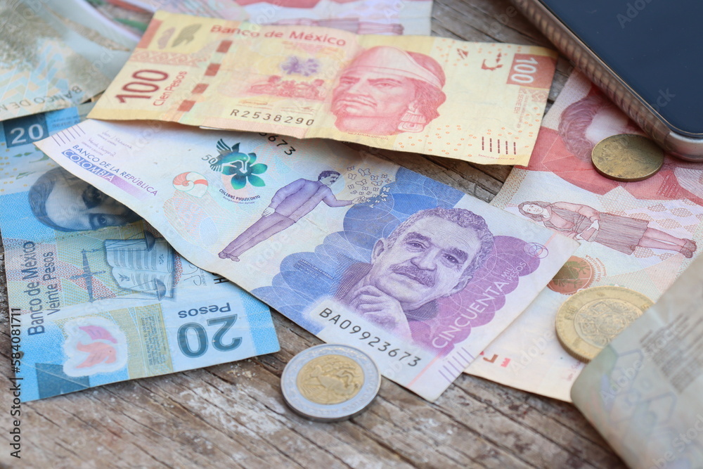 Billetes Colombianos y Mexicanos Stock Photo | Adobe Stock
