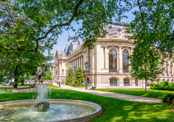 Poster - Fountain at Small palace (Petit Palais) in Paris, France