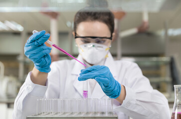 Female scientist working in the laboratory.