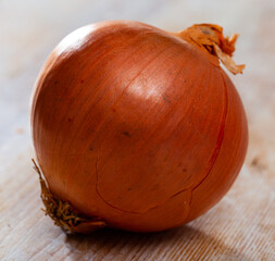 Wall Mural - Ripe white onion on wooden table