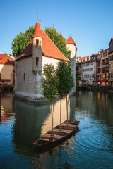 Wall Mural - Annecy, le palais de l'Isle