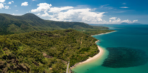 Wall Mural - The amazing Captain Cook Highway where the rainforest meets the reef