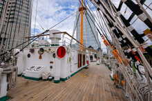 神奈川県横浜市みなとみらいに停泊している帆船日本丸