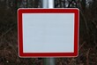 © Karsten - Leeres weißes Schild zur eigenen Gestaltung