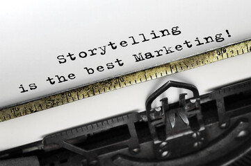 Leinwandbilder - Text Storytelling is the best Marketing typed on retro typewriter