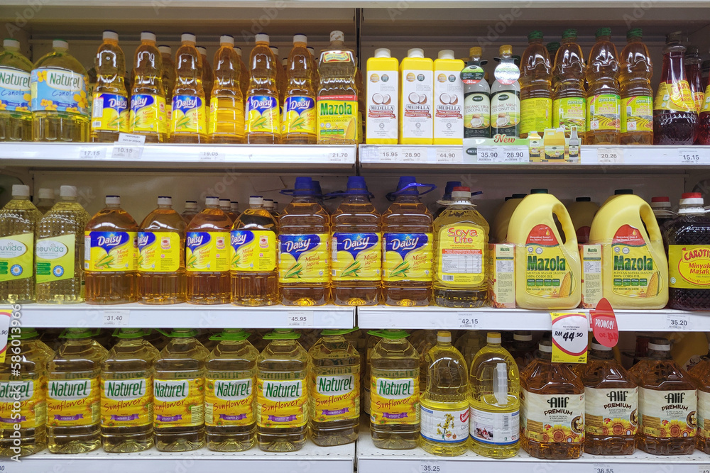 PENANG, MALAYSIA - 22 MAR 2023: Various choices of local and imported cooking oil display on store shelf in Giant grocery store, Penang.