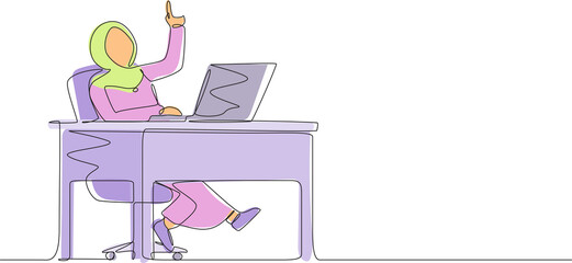 Poster - Continuous one line drawing Arab businesswoman getting bright new idea while working with laptop on desk. Female manager working with computer at desk. People get idea. Single line draw design vector