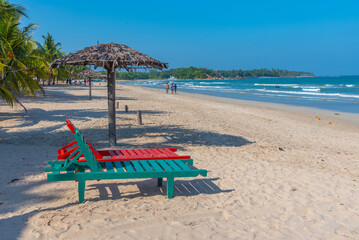 Canvas Print - Sunny day at Uppuveli Beach at Trincomalee, Sri Lanka