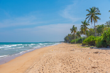 Canvas Print - Sunny day at Nilaveli beach at Sri Lanka