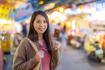 Canvas Print - Woman go street market for local food in Taiwan