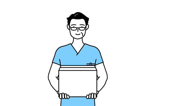 段ボールを運ぶ作業をする中年・シニア男性看護師、理学療法士、作業療法士、言語聴覚士、看護助手