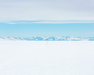 Canvas Print - Beautiful shot of frozen mountains in Antarctica