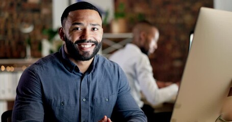 Poster - Coworking, business man and face of a happy employee at a computer for startup job. Happiness, desktop and professional worker portrait of a digital writer with a smile from company and career