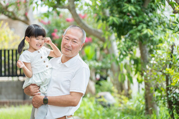 Sticker - 夏休みに祖父の家に帰省する孫（家族・ファミリー・育児・子育て）