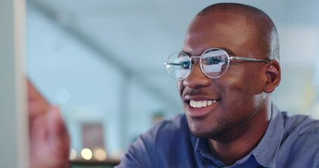 Aufkleber - Happy black man on computer for digital, internet or online management, software solution or goals. Business person with data analytics, stock market research and night reading in glasses reflection