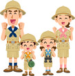 探検隊の服を着た笑顔の四人家族
