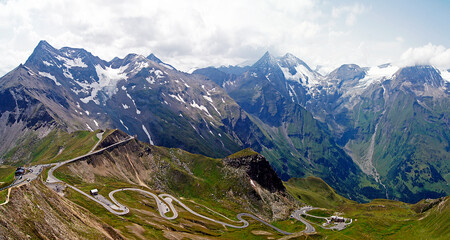 Wall Mural - Panorama of the Grossglockner National Park, Austria