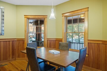 Canvas Print - Interior of a contemporary rustic home in the mountains