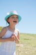 © amanaimages - 帽子をかぶって笑っている女の子