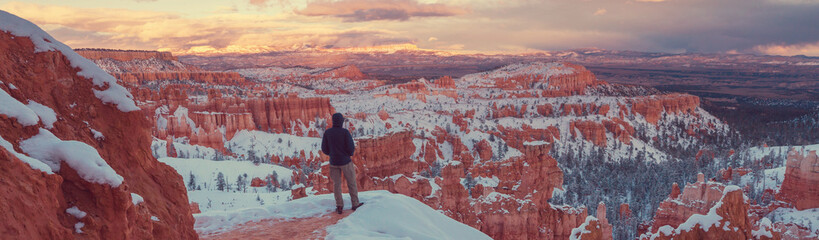 Wall Mural - Hike in winter Bryce