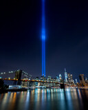 Fototapeta Nowy Jork - Brooklyn Bridge in New York City with 9/11 Tribute Light