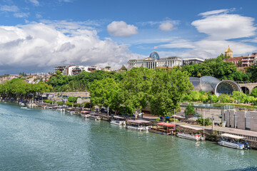 Wall Mural - The Kura (Mtkvari) River in Old Town of Tbilisi, Georgia