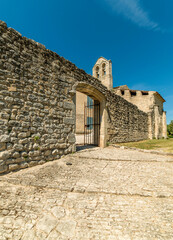 Canvas Print - Mur de clôture du prieuré de Salagon à Mane, Alpes-de-Haute-Provence, France