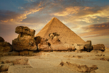 Wall Mural - Beautiful sunset over the Great Pyramid in Giza, Egypt