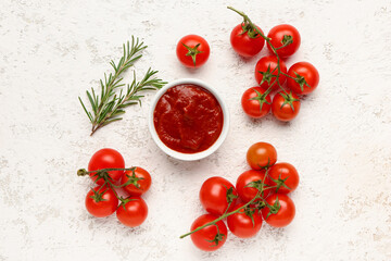 Wall Mural - Bowl with tasty tomato paste and fresh vegetables on light background