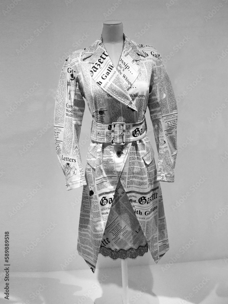 Elsa Schiaparelli collection today : Reconstruction of the "newspaper ...