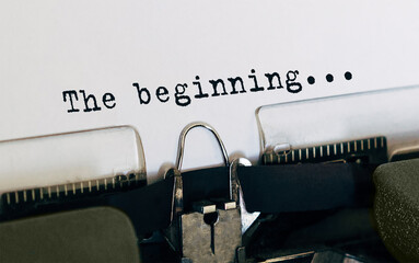 Leinwandbilder - Text The beginning typed on retro typewriter
