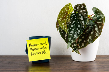 Wall Mural - Yellow adhesive note with text - positive mind, positive vibes, positive life.