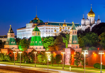 Wall Mural - Towers and Grand palace of Moscow Kremlin at night, Russia