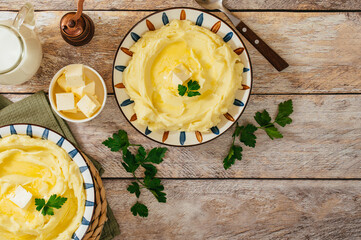 mashed potatoes with butter in a bowl on a wooden table