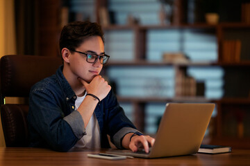 Aufkleber - Young guy independent contractor working from home late at night