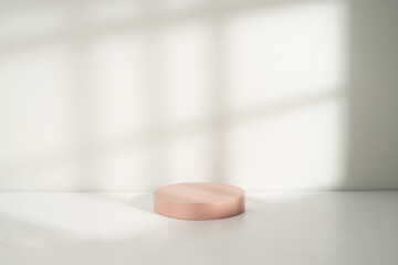 Poster - Minimalist pink podium in room with window shadow