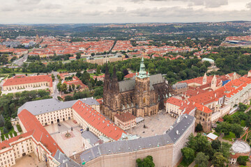 Canvas Print - Prague Old Town with St. Vitus Cathedral and Prague castle complex with buildings revealing architecture from Roman style to Gothic 20th century. Prague, capital city of the Czech Republic