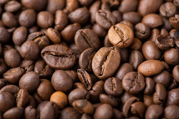 Canvas Print - Close up of roasted coffee beans. Aromatic dark coffee beans